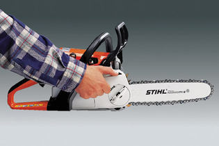 1994: Quick chain tensioner for chainsaws