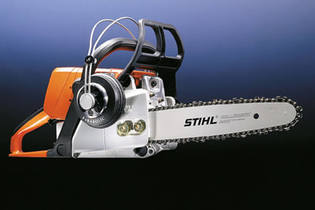 1995: 023 L – the world’s quietest petrol-powered chainsaw